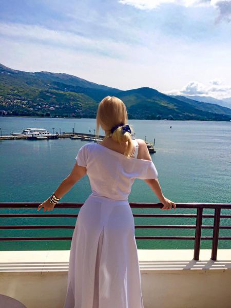 Lepa Helena pometla s konkurenco