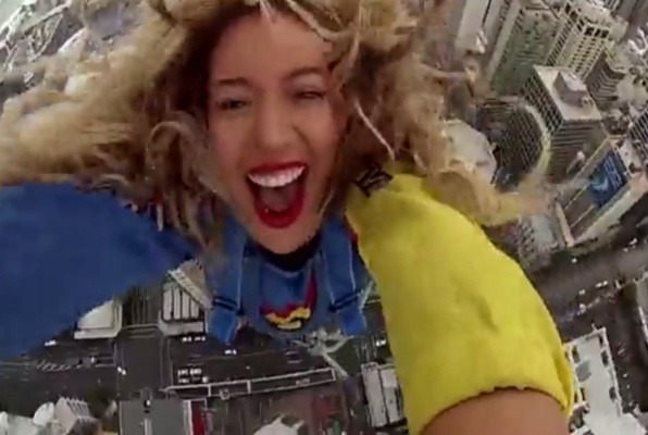 Video! Pogumna Beyonce skočila z 192-metrskega stolpa