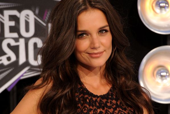Le zakaj Katie Holmes skriva novo zvezo?!