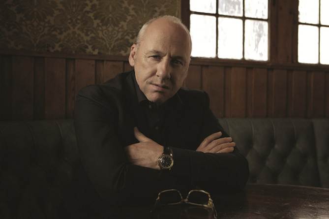 V ljubljanske Stožice prihaja Mark Knopfler