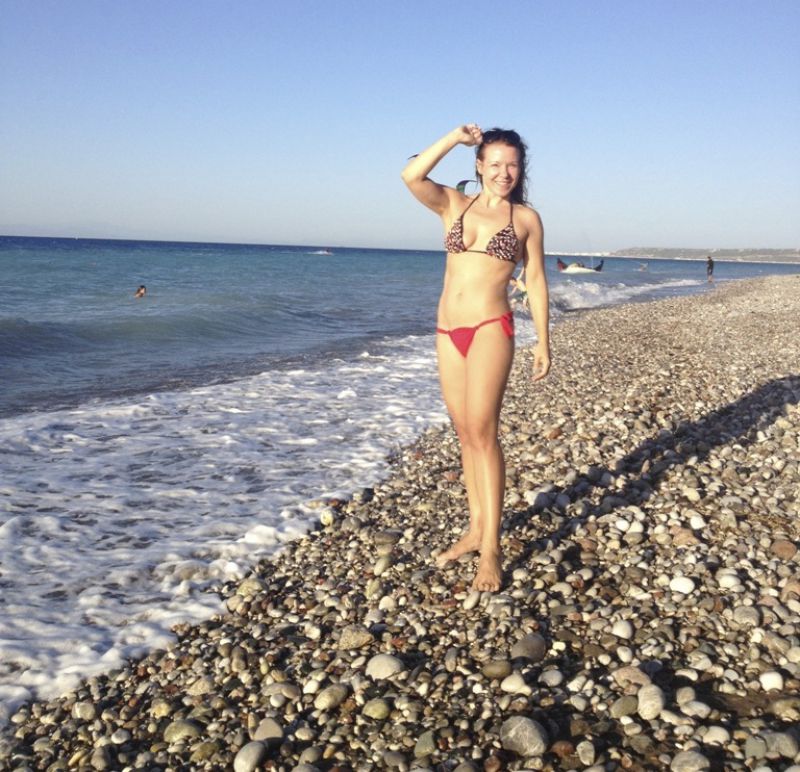 FOTO Regina: Seksi telo najraje sonči na Rodosu