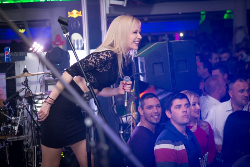 Foto! Nadvse seksi Jelena Rozga dobila dve posebni presenečenji