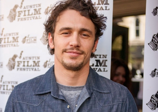 Opa! Igralec James Franco oralno zadovoljil moškega