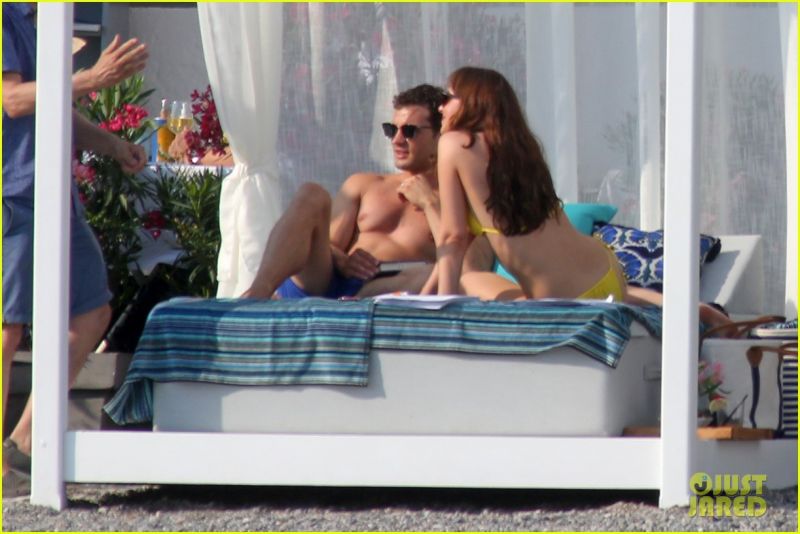 Jamie Dornan & Dakota Johnson snemala zgoraj brez