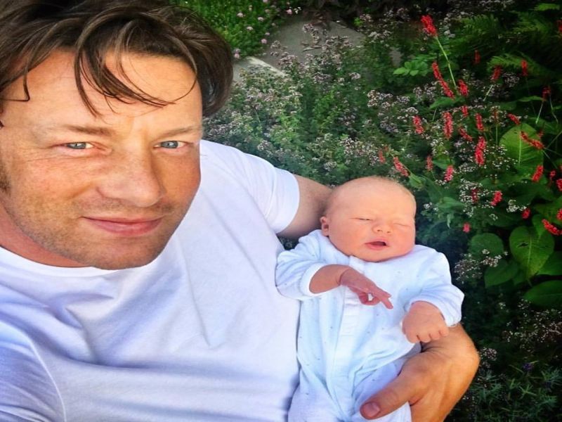 Jamie Oliver z ženo presenetil z izbiro sinovega imena