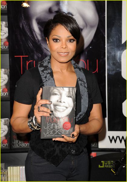 Janet Jackson ponosno predstavila svojo avtobiografijo