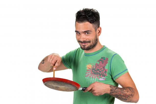 Gostilna išče šefa: Se je Jani pred obiskom frizerk samozadovoljeval?