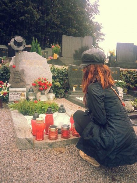 FOTO! Čigav grob je obiskala Jasna Kuljaj?