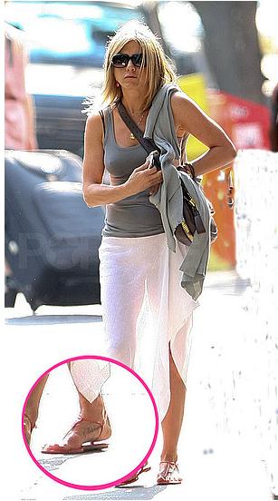 FOTO Jennifer Aniston na nogo tetovirala ime svojega psička