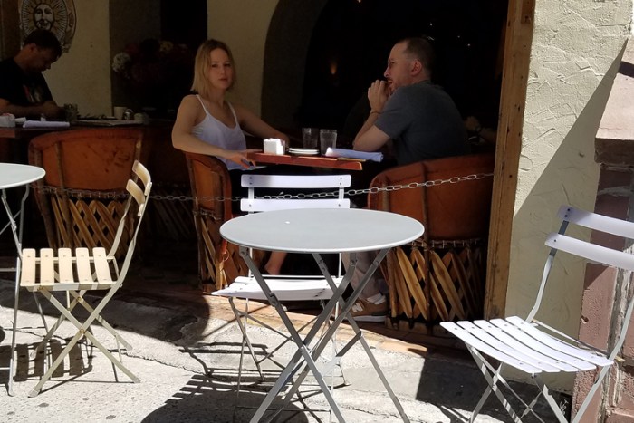 Jennifer Lawrence ljubi 21 let starejšega!