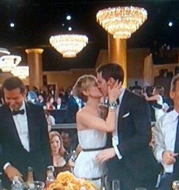 Jennifer Lawrence: Najprej sladek poljub, potem nagrada!