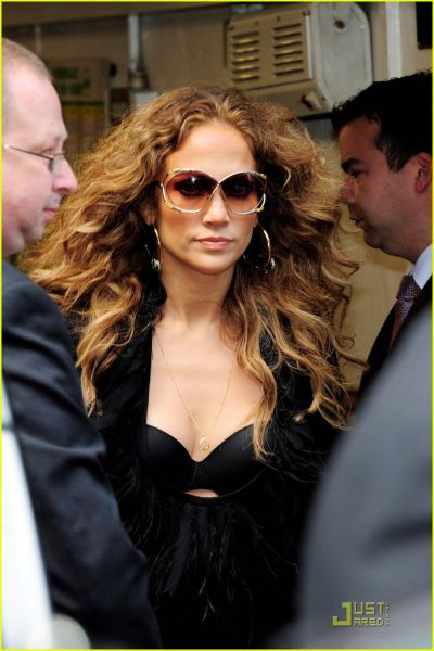 VIDEO Skodrana Jennifer Lopez navdušila s plesno energijo in seksi modrčkom