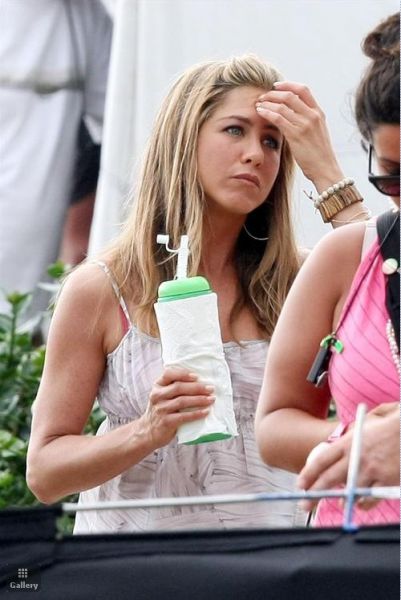 Je Jennifer Aniston res v zvezi s poročenim moškim?