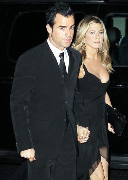 NOSEČA Jennifer Aniston pričakuje dvojčka?!