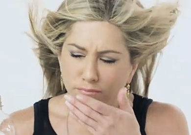 VIDEO Jennifer Aniston v seksi reklami pokazala oralno zadovoljitev