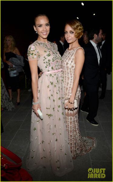 Jessica Alba in Nicole Richie združili moči za pomoč otrokom