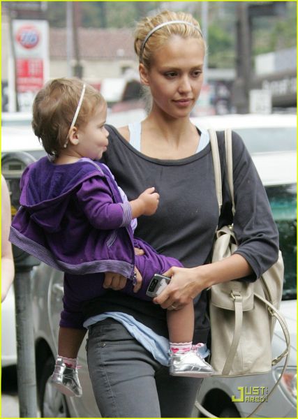 Jessica Alba: Ne želim, da moja hči vidi kako so me nasmrt pretepli!