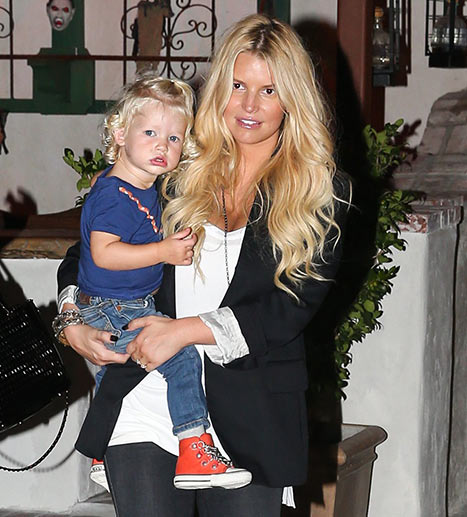 Opa! Jessica Simpson: Ujeta brez vseh ličil!