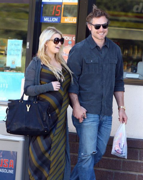 OJOJ! Nevarno debela Jessica Simpson tvega nosečniški diabetes?!