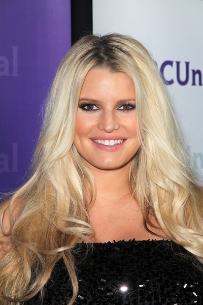 Novopečena mamica Jessica Simpson prodaja hčerkine fotografije