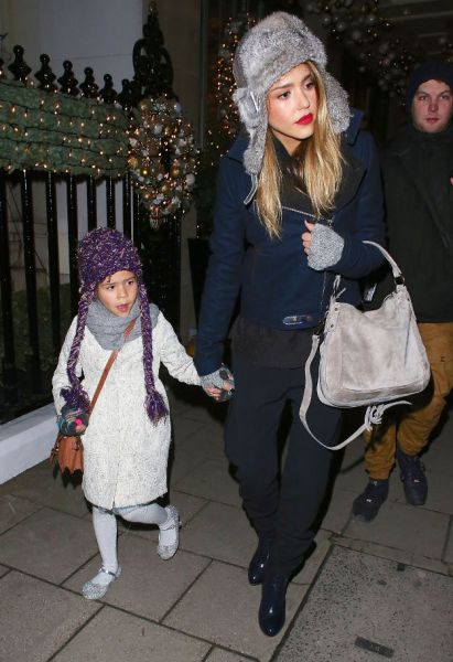 Jessica Alba in njena prikupna hčerkica po nakupih v Londonu