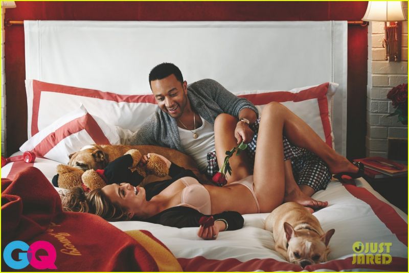 Opa! John Legend javnost spustil v svojo spalnico
