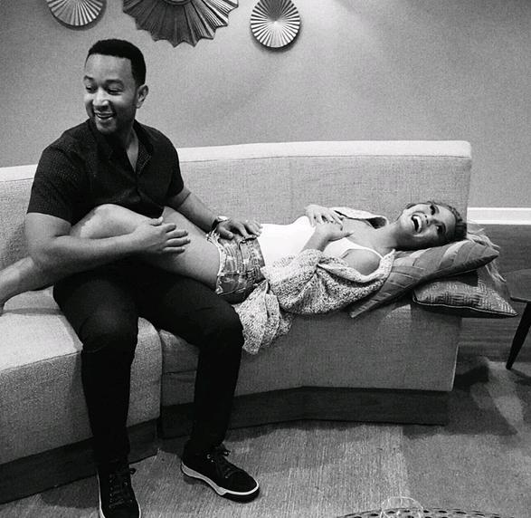 Čudovite novičke: John Legend in Chrissy v pričakovanju