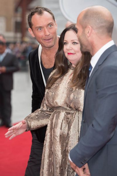 Foto! Jude Law tudi na premierah humorist