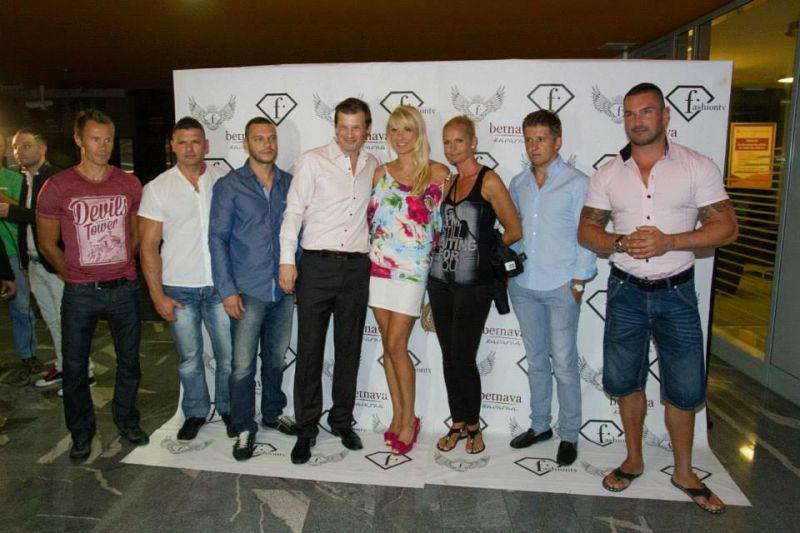 VROČE Vesna Janković: Na zabavi s svojim mišičnjakom