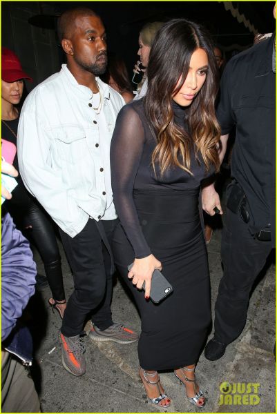 Kim Kardashian je med plesom ujela svojega Kanyeja ...