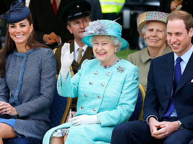 Nestrpna! Elizabeta II: Želim na dopust zato naj otrok malo pohiti