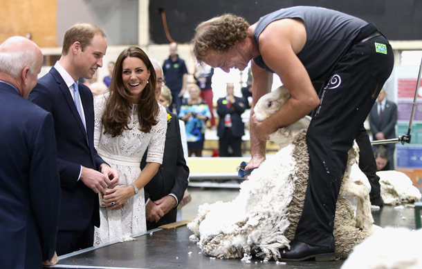 Vau! Kate Middleton na veliki petek prelepa v čipki