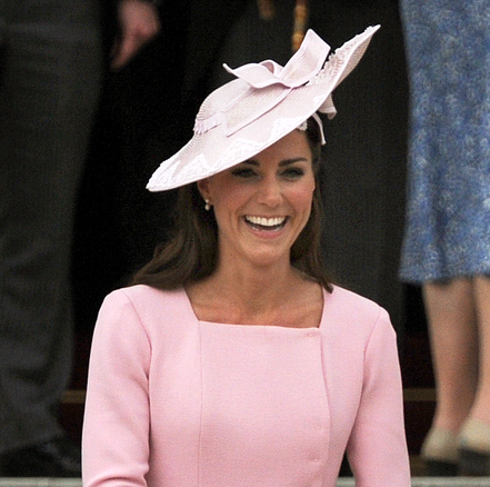 PRENOS v ŽIVO! Kate Middleton rodila deklico!