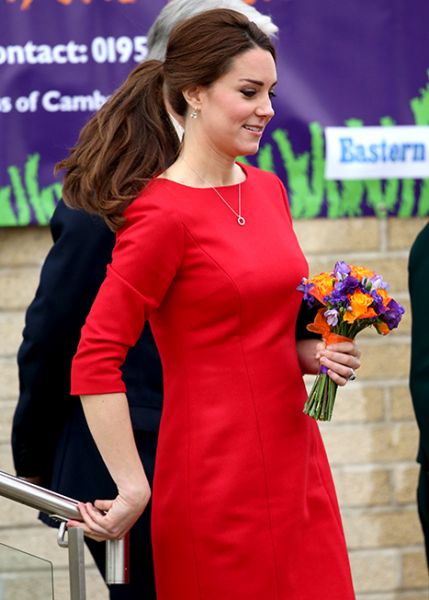 Kate Middleton: Na obrazu ne more skriti, da pričakuje