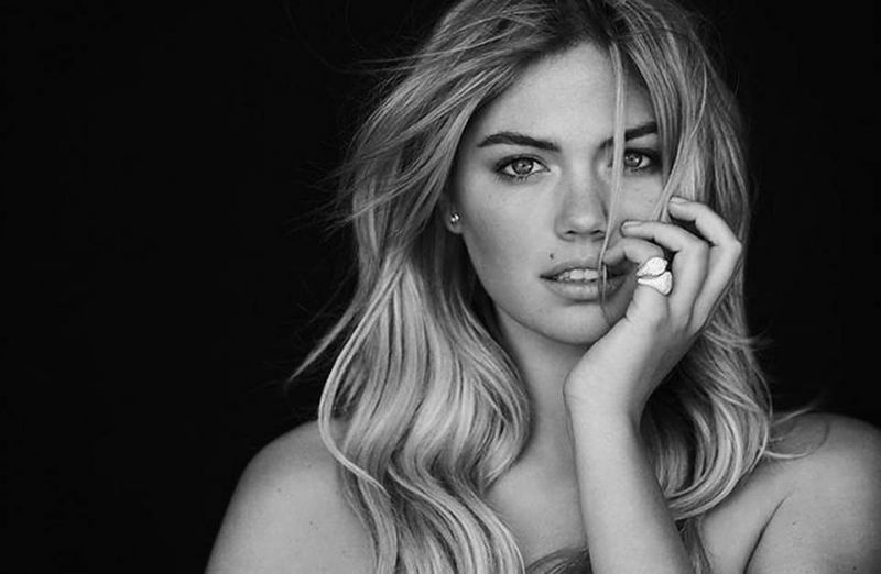 Vroče! Kate Upton zgoraj brez
