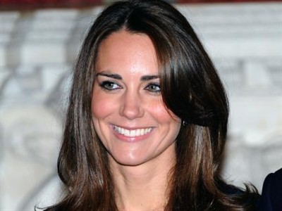 Kate Middleton za frizuro potrebuje kar štiri ure!