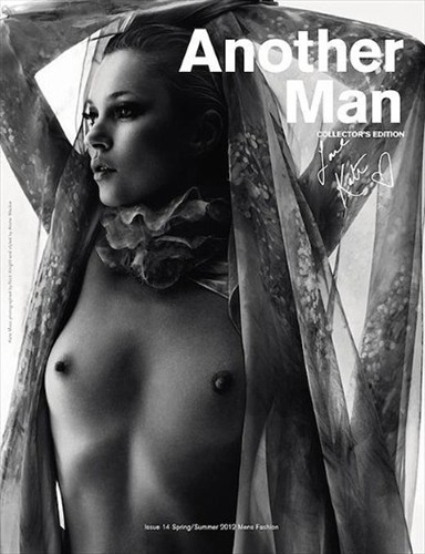 OPS! Stara navada: Kate Moss spet pokazala bradavičke