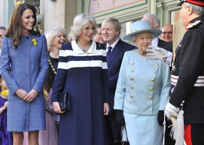 Kate Middleton navdušila z modro eleganco: Šik kot vedno