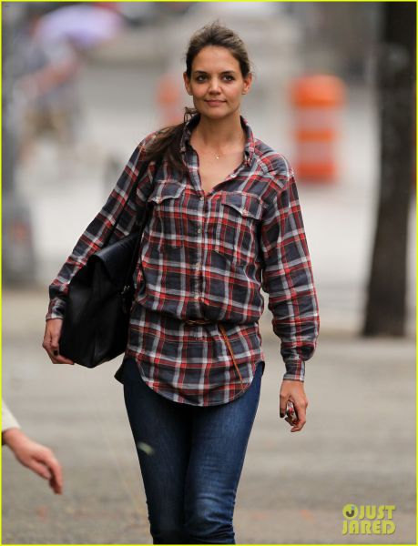 Ujeta! Nenaličena Katie Holmes posvojila gozdarski videz