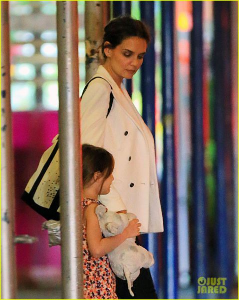 Izgubljena Katie Holmes po ločitvi poiskala strokovno pomoč
