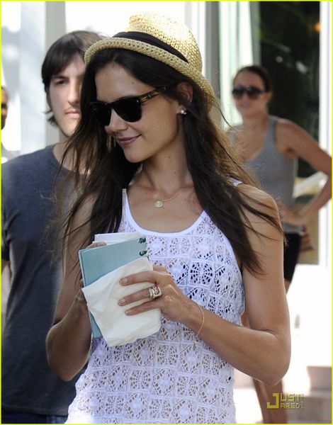 FOTO Suhica Katie Holmes s prikupnim klobučkom