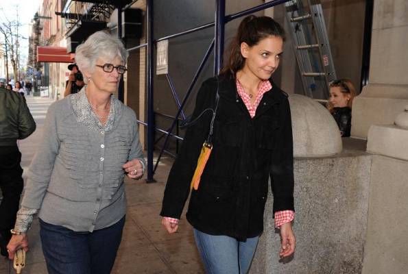 UJETA Katie Holmes: Zanemarjena in depresivna?!