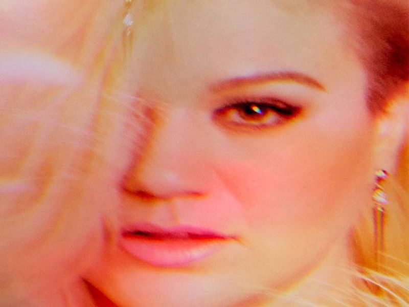 Uau! Kdo je moški, ki mu je Kelly Clarkson prvemu izpovedala ljubezen?