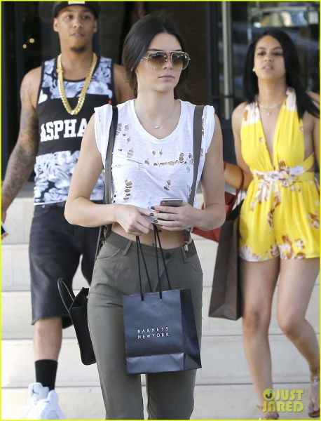 Opa! Kendall Jenner jo je polizala