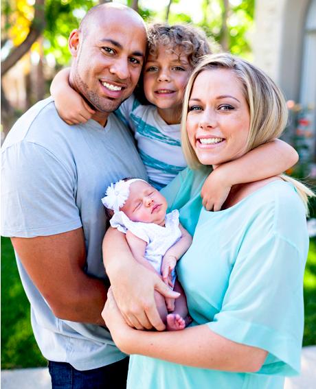 Vau! Kendra Wilkinson po dveh tednih že pokazala ljubko hčerkico