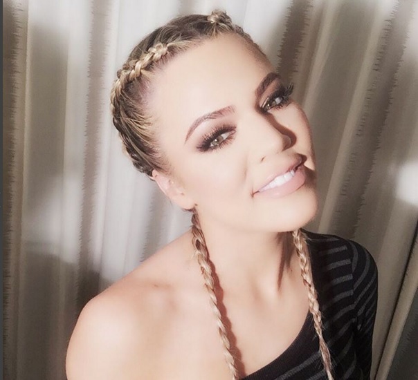 S tako pričesko je presenetila Kardashianova