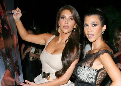 FOTO Lepi sestri Kardashian samozavestno pozirali na modni zabavi