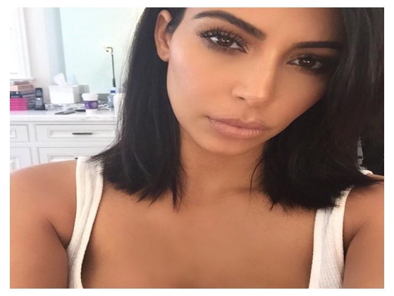 Vroče! Kim Kardashian odvrgla vse