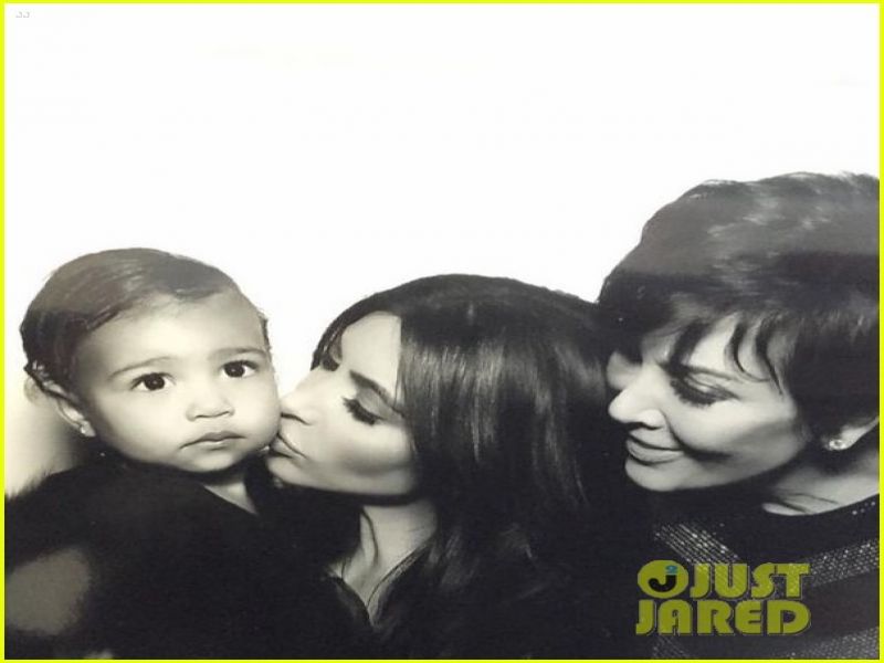 Šok! Kim Kardashian nosi tujega otroka?