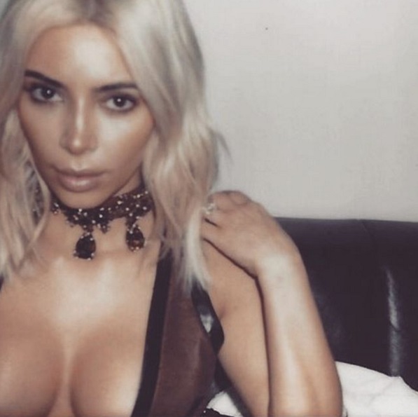 To je selfie, s katerim je Kim Kardashian skoraj zrušila internet